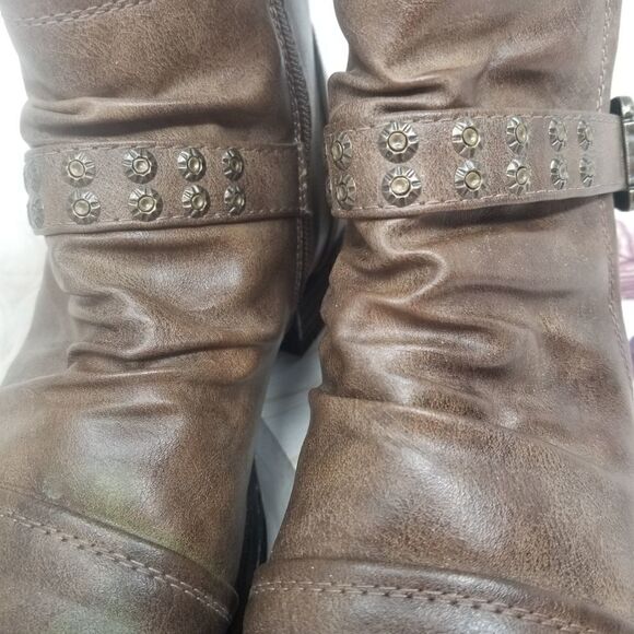 GLOBAL WIN BROWN FAUX LEATHER BOOTS. SIZE 8.5 - Picture 4 of 12